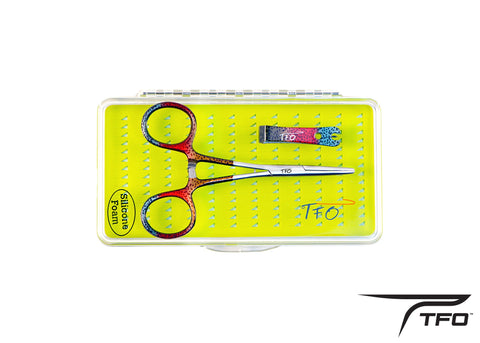 TFO GIFT BOX W/ FISH PRINT NIPPERS, KELLY CLAMP AND LG TFO SILICONE FLY BOX